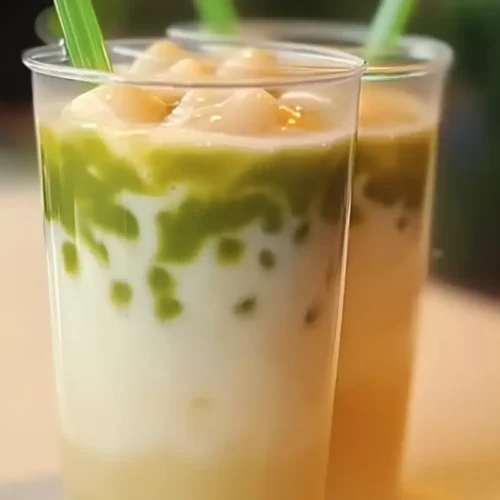 Mochi Tea – Sweet, Chewy Drink You’ll Love 3 Mochi Tea matcha with Chewy Mochi Pieces